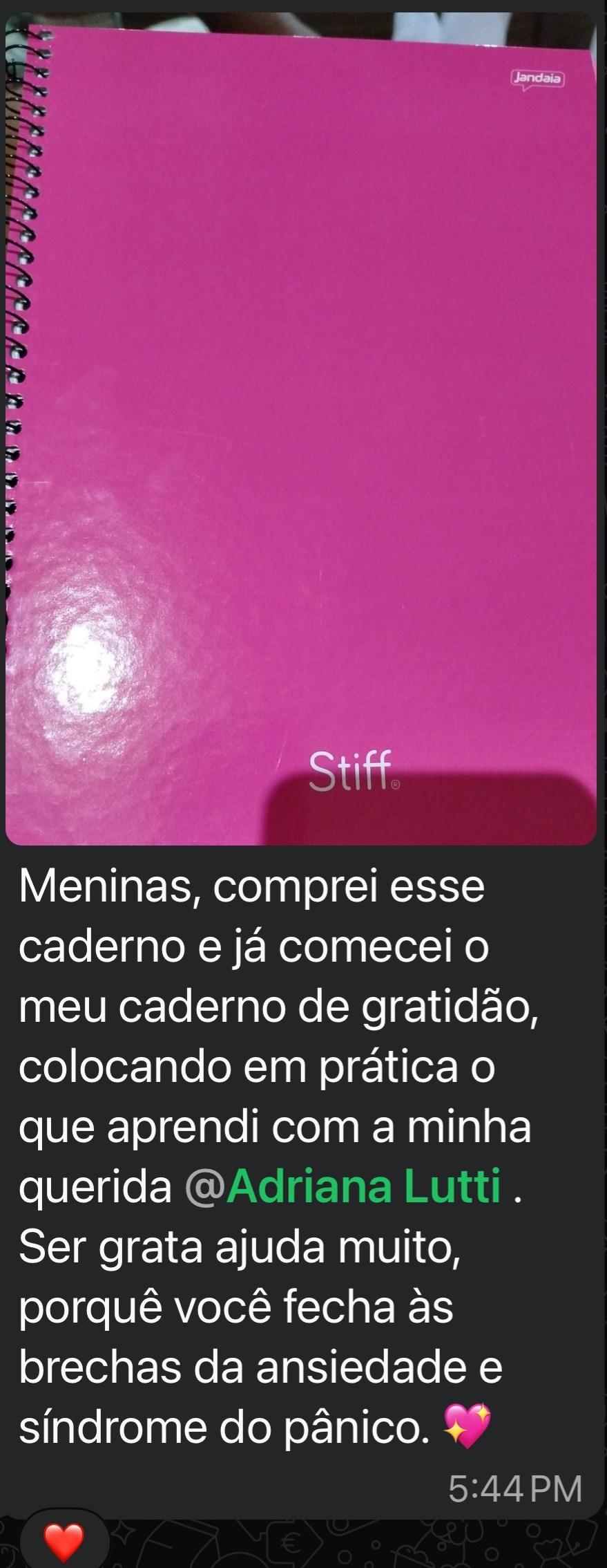 comprei esse caderno e já comecei o meu caderno de gratidão, colocando em prática o que aprendi com a minha querida Adriana . Ser grata ajuda muito, porquê você fecha às brechas da ansiedade e síndrome do pânico.